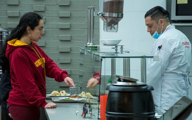 Galería de actividades y espacios comunes en residencia universitaria Centro Internacional, Bogotá