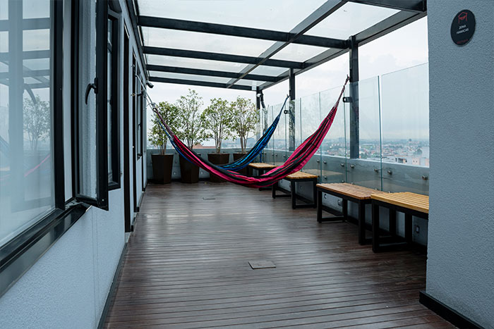 Sala de TV en residencia universitaria Chapinero, Bogotá